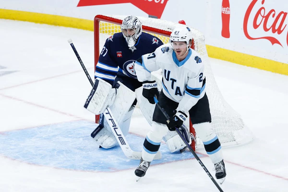 More Reports Back Connor Hellebuyck Expanding Trade List to Teams Like Mammoth, Sharks