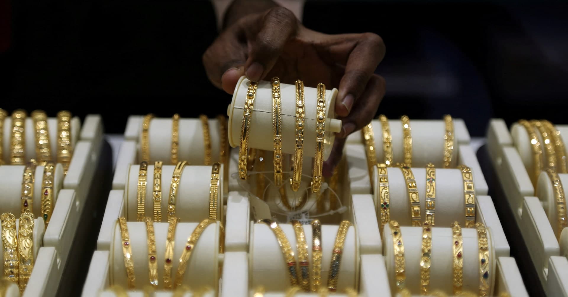 Gold rises on soft US jobs data, weaker oil; nonfarm payrolls in focus | Reuters