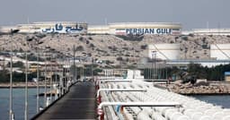 Trump Threatens New Iran Strikes as Kharg Island Warning Raises Oil Risk