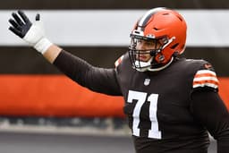 Ben Johnson sounds off on Jedrick Wills in Bears' left ...