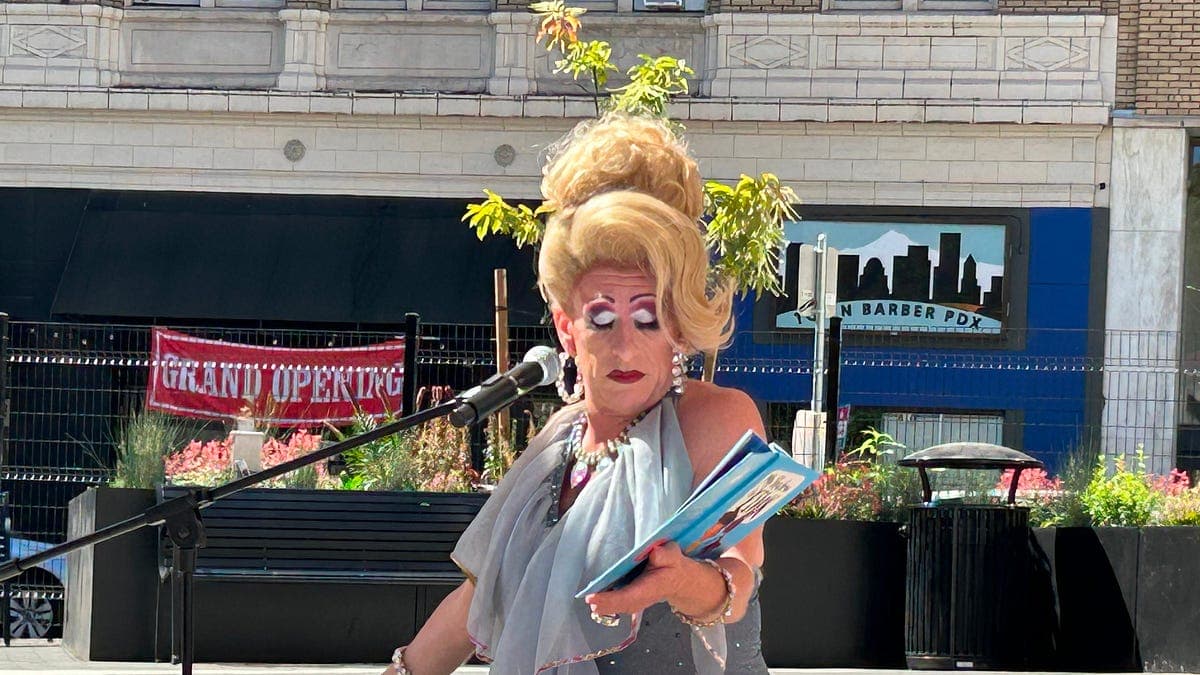 Bravo! It's story time at Darcelle XV Plaza