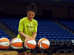 @WNBA: ROOKIE BEHAVIOR 🔥🔥 https://t.co/wcjzcblFpG