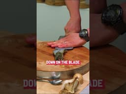 How to cut prawns efficiently  #JeremyPang #SeafoodPrep #KitchenTips