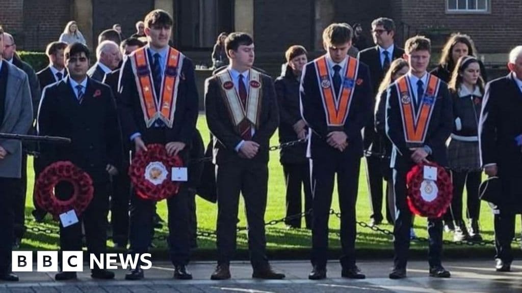 University reverses ban on collarettes at Remembrance service