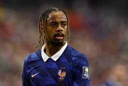Bayern Munich News: Liverpool, FC Bayern battling over PSG’s Bradley Barcola?; Inter Milan, Juventus eyeing John Stones?; and MORE!