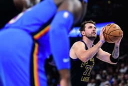 Luka Doncic reportedly out indefinitely, will miss Lakers' visit to Mavericks on Sunday