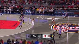 @WNBA: ARE YOU NOT ENTERTAINED⁉️

Kaitlyn Chen beats the clock on an and-1 play to end the 3Q strong! She s...
