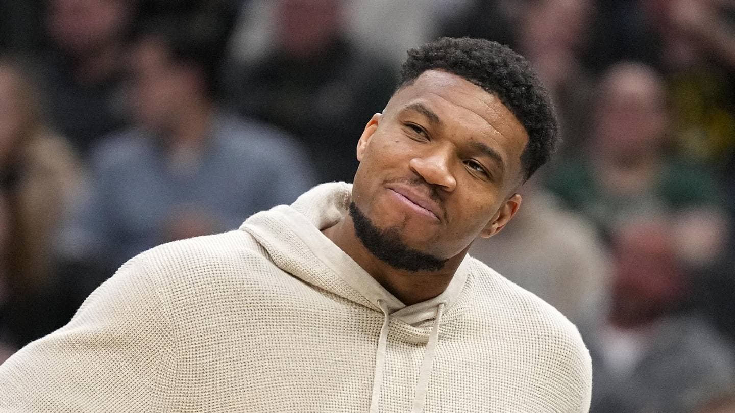 NBA Insider Heats Up Blazers' Trade Rumors For Giannis Antetokounmpo
