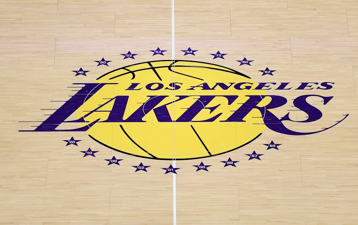 Los Angeles Lakers Officially Sign 8-Year NBA Player And ...