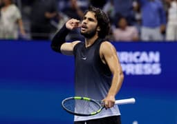 ATP roundup: Top seeds Zverev, Alcaraz advance to semis ...