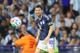Messi marks return with a goal as Argentina hit three past Iceland