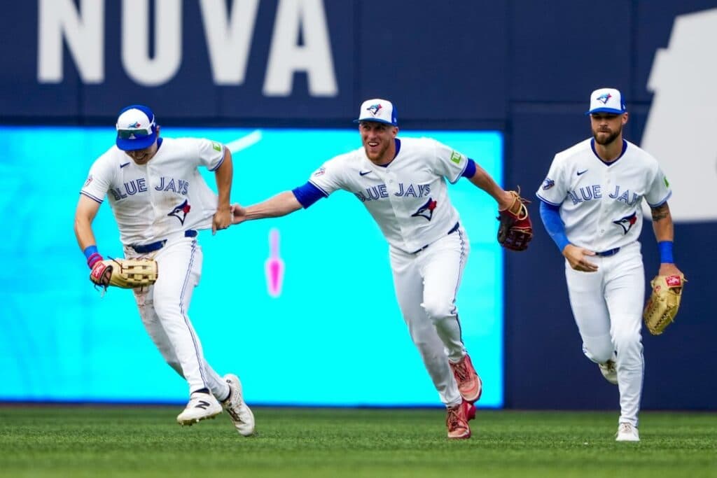 Blue Jays, facing Mariners, eager to inch closer in wild-card race