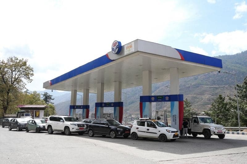 US crude oil barrel passes $100 again, boosted by concerns over Iran truce - L'Orient Today