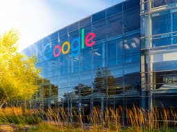 Alphabet: Why Strong Money Likes It At 27x P/E (NASDAQ:GOOG) | Seeking Alpha