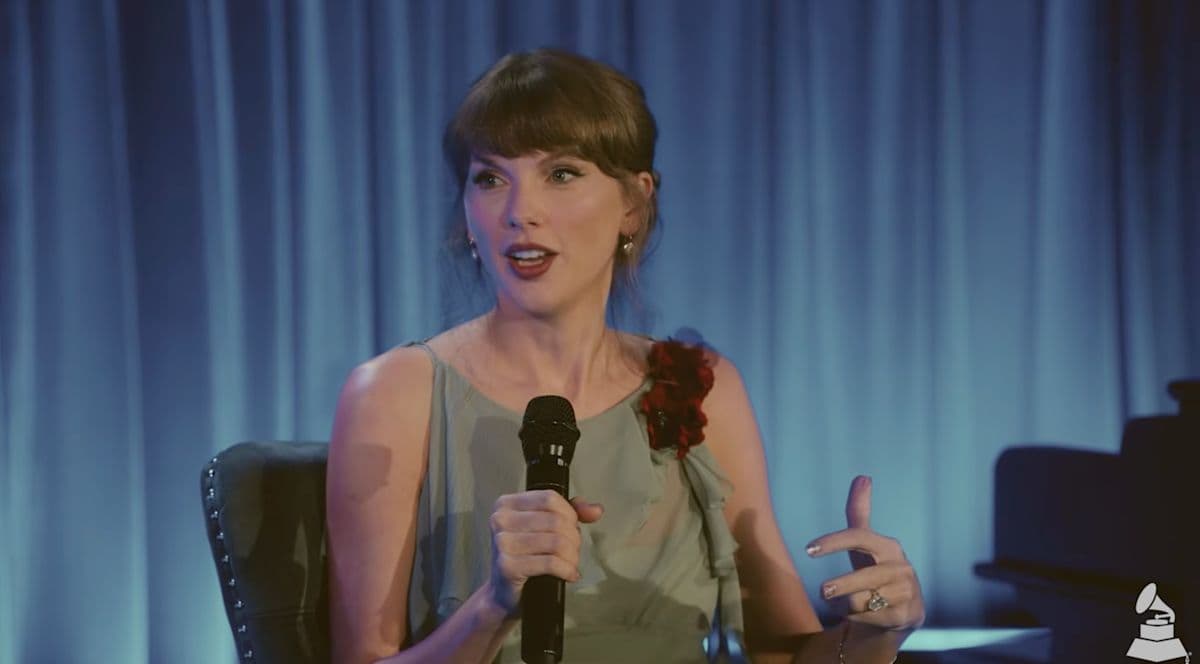 Taylor Swift's Light Green Outfits Have Fans Predicting Her ...
