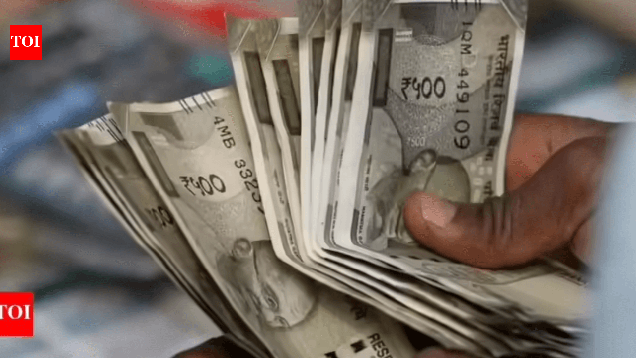 Moonlighting to full-time gigs: Techies widen income sources - The Times of India