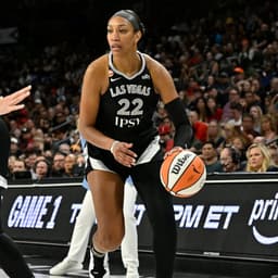 @WNBA: The @LVAces lead the @IndianaFever 62-47 at the half 🙌

A'ja Wilson leads the way for the Aces with ...