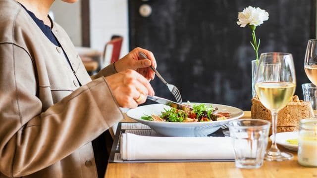 Plant-Forward, Low-Insulinemic Diets May Reduce Weight Gain Risk During Menopause