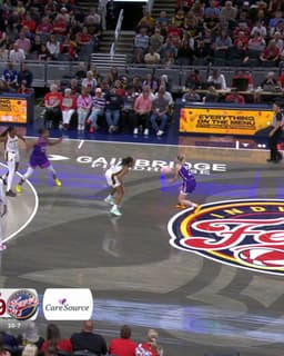 @IndianaFever: that Gamecock connection 🤙

Raven Johnson with the steal &amp; dish to Aliyah Boston for two. https:...