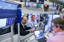 Geopolitics and Tech Woes Put Traders on Edge Before ...