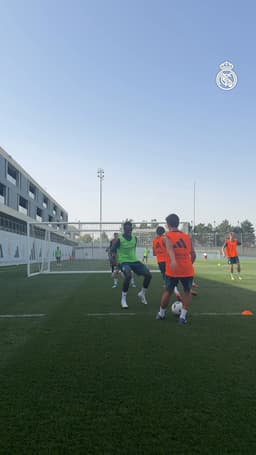 @realmadriden: 👏 All we can do is applaud, right @gonzalo7garcia_? https://t.co/frJEwlsIoA