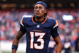 Wide receiver Pat Bryant carted off field with leg injury ...