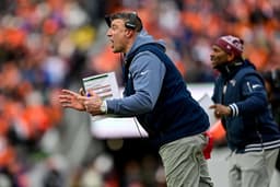 Patriots' Mike Vrabel Refuses to Give Up Major Head ...