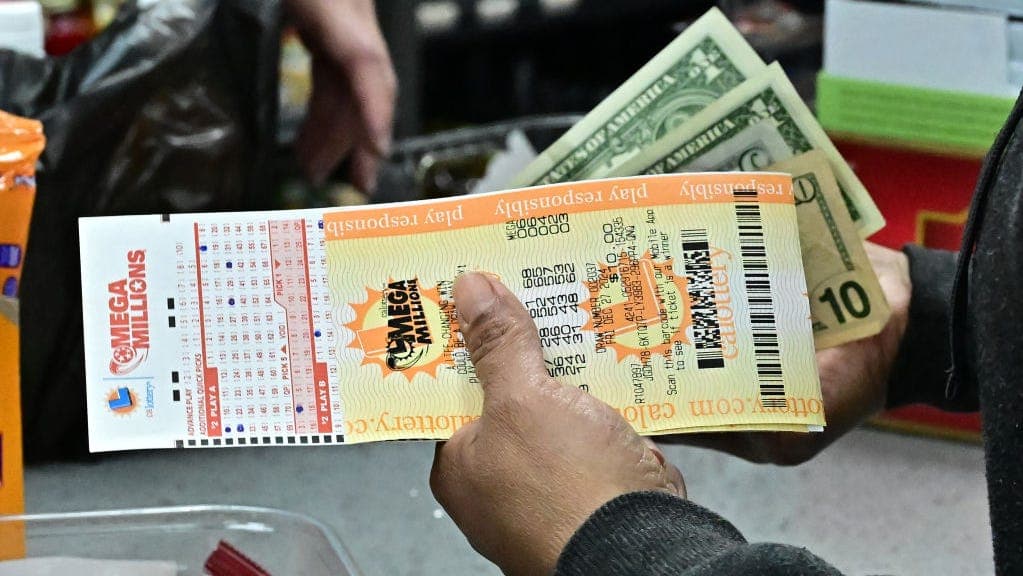 Mega Millions surpasses $300 million after Memorial Day. Tuesday's numbers