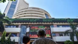 Stock Market Today: Sensex Falls 671 Points, Nifty Slips 179 Points Amid Global Weakness and FII Selling | LatestLY