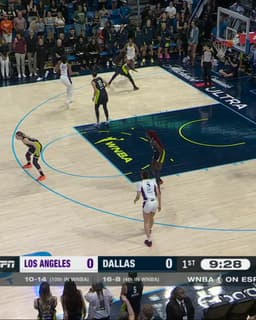 @LASparks: Nneka starts us off &amp; get the Sparks on the board first. 

@nnekaogwumike x @WNBA https://t.co/A...