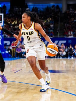 @IndianaFever: Kelsey Mitchell extended her WNBA record to 23 straight games with 20+ points tonight against Chicag...