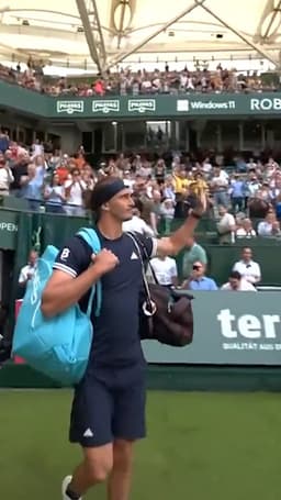 @atptour: The home hero 🙌🏡

@AlexZverev returns home a Grand Slam champion as he takes on Kopriva in his Halle...