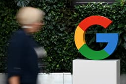 Alphabet Shares Dip 0.47% as Investors Weigh AI Spending vs. Antitrust Risks Ahead of Q1 Earnings