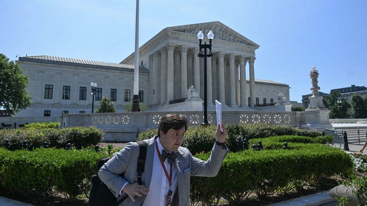 Supreme Court Blocks Trump Birthright Citizenship Order as $7.7 Trillion Economic Stakes Come Into Focus