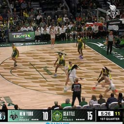 @nyliberty: 👑🐝's makin' her way DT!

@BetnijahLaney 👌 | #LIGHTITUPNYL🗽 https://t.co/zBkNjYSUGS