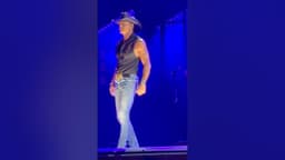TIM MCGRAW last night @ CMA FEST! He sure has some classics! Awesome! #shorts #love #