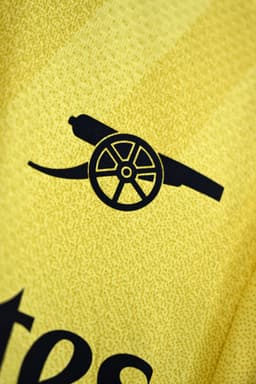 @Arsenal: A Premier League debut for our third kit ✨ https://t.co/oo2IpgDWyK