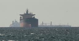 U.S. and Iran's Blockade on the Strait of Hormuz May Again Set Gulf Ablaze - Israel Security