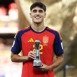 @FCBarcelona: 🌍 𝗪𝗢𝗥𝗟𝗗 𝗖𝗨𝗣 𝟮𝟬𝟮𝟲

Pau Cubarsí is named the Best Young Player of the World Cup.

#MadeInLaMasia
📸 @fi...