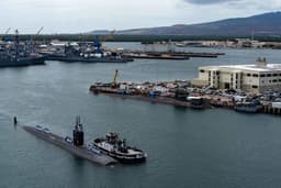 USS Tucson arrives at Naval Base Guam as U.S. Navy ...