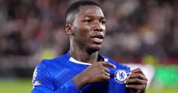 Moises Caicedo commits long-term future to Chelsea by signing seven-year deal – The Irish News
