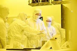 Samsung, SK Hynix reportedly seek China-free chip tool ...