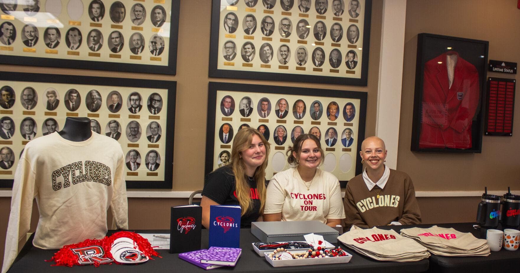 RHS students learn entrepreneurship with pop-up shop