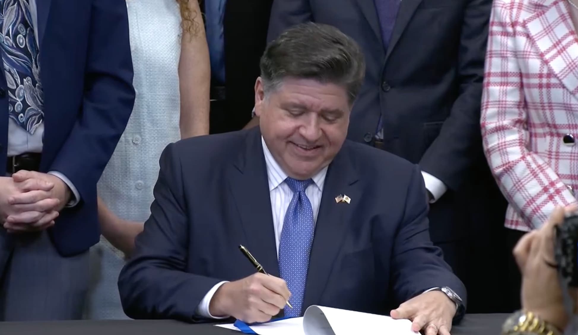 Illinois Gov. Pritzker signs nation's 'most protective' AI ...