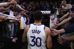 Stephen Curry's multimillion-dollar decision puts Warriors' ...