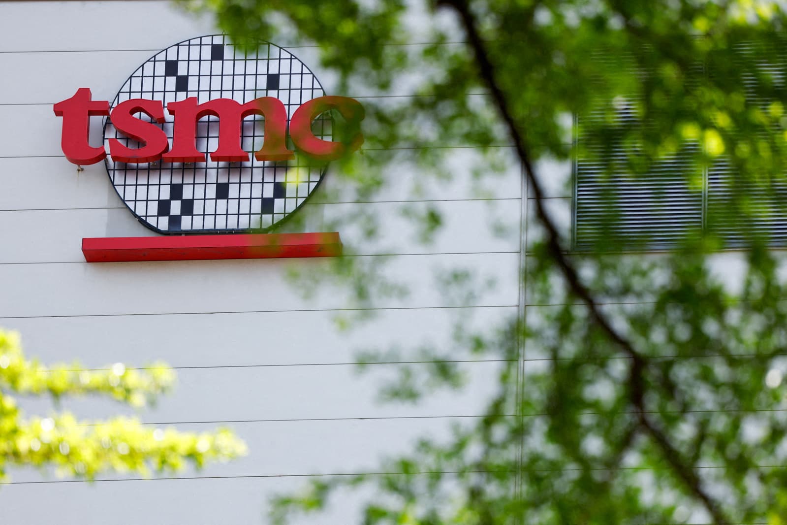 TSMC senior vice president says AI chips face energy efficiency limits