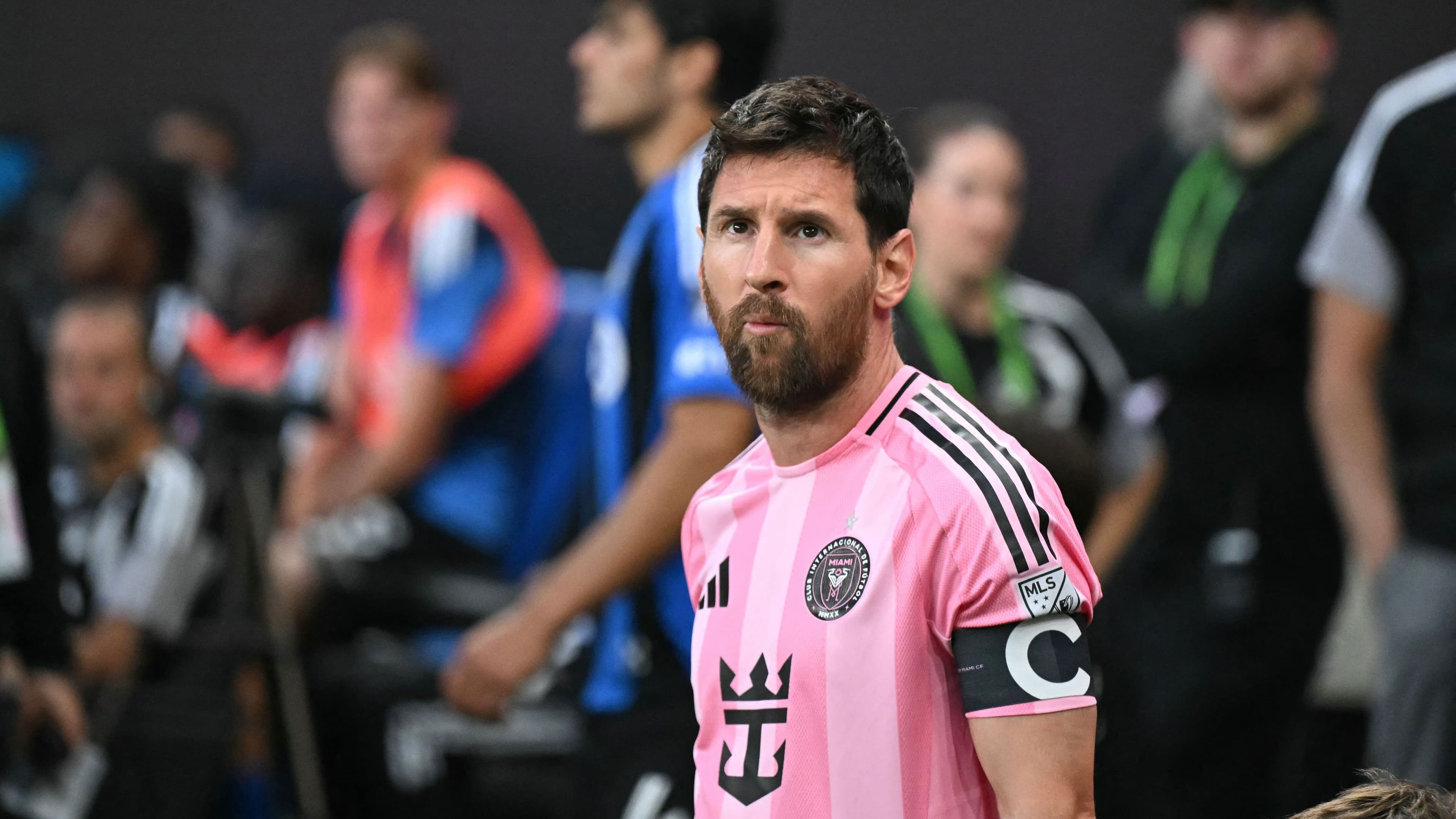 Barcelona raises questions by ignoring Messi's retirement - Goal.com