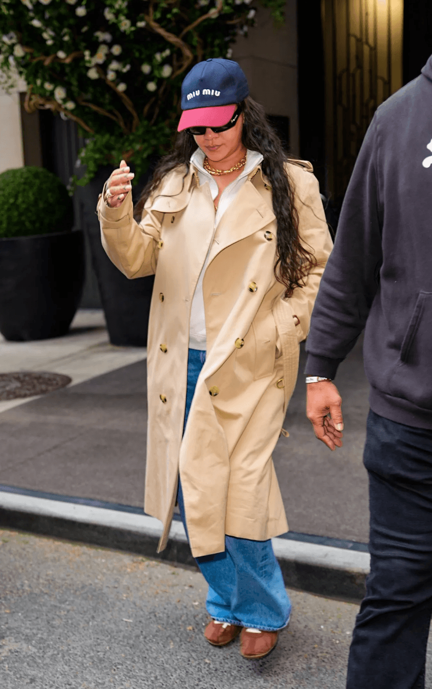 Rihanna Turns Errands Into a Celebrity Style Event — and Streetwear Trends Follow