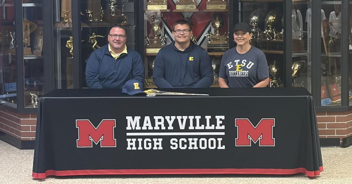 Maryville's Nash Stinnett signs with ESTU football | Sports