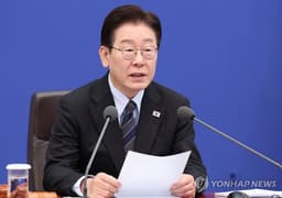 (LEAD) Lee expresses regret over drone flights by individuals into N. Korea | Yonhap News Agency